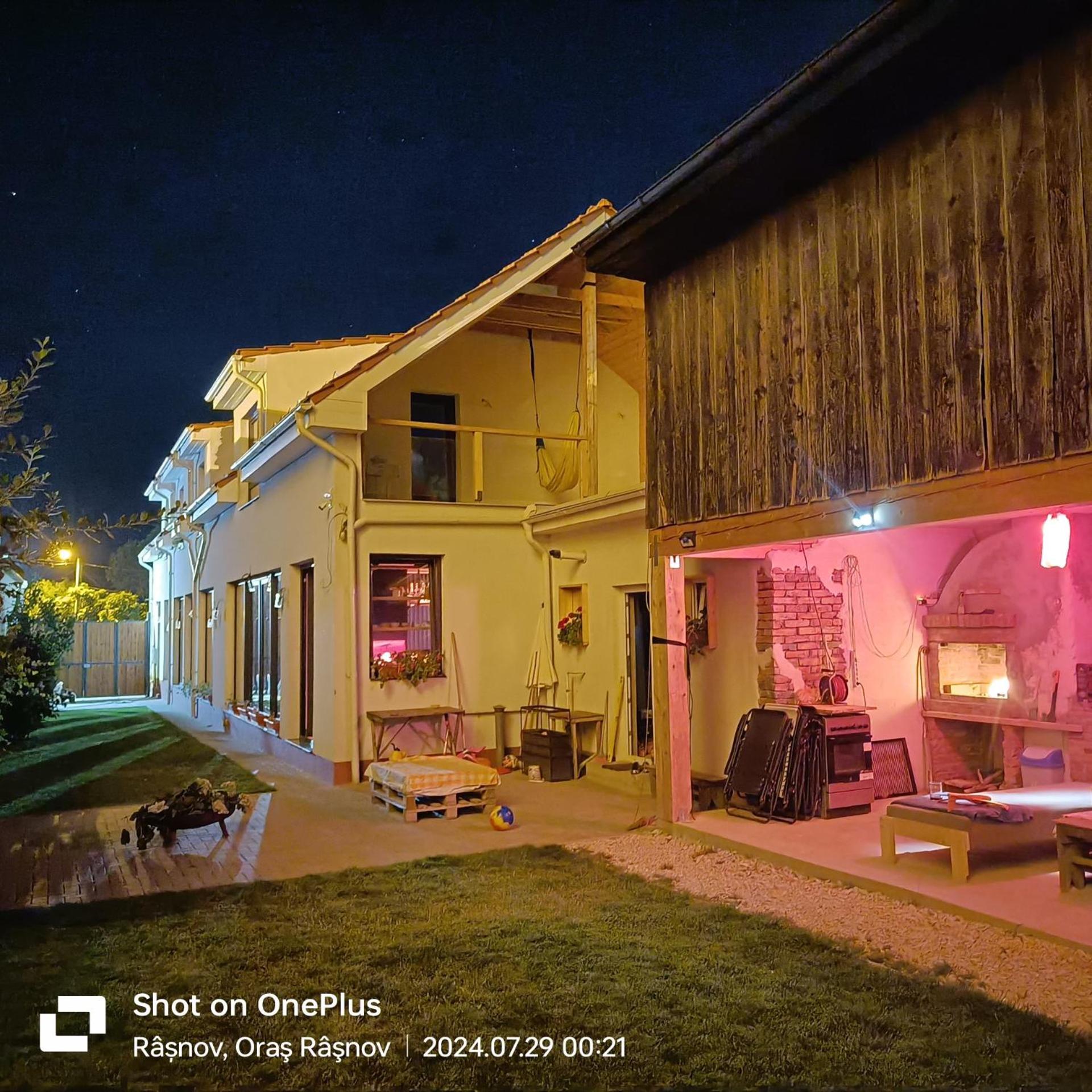 Imperfect House Hotel Rîşnov Buitenkant foto